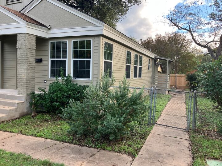 Property Photo:  1921 W 39th Street  TX 78731 