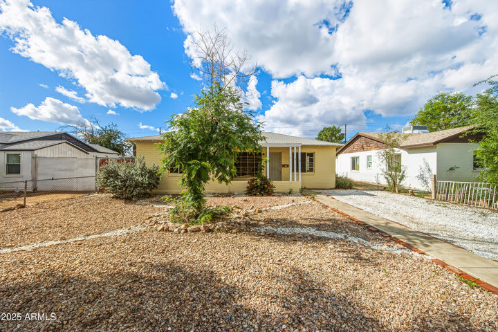Property Photo: 588 N Washington Street AZ 85225