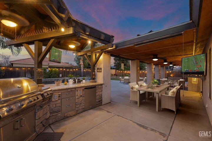 Property Photo:  9804 Anaparno Court  CA 93312 