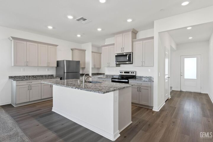 Property Photo: 7908 Grapefruit Drive CA 93313