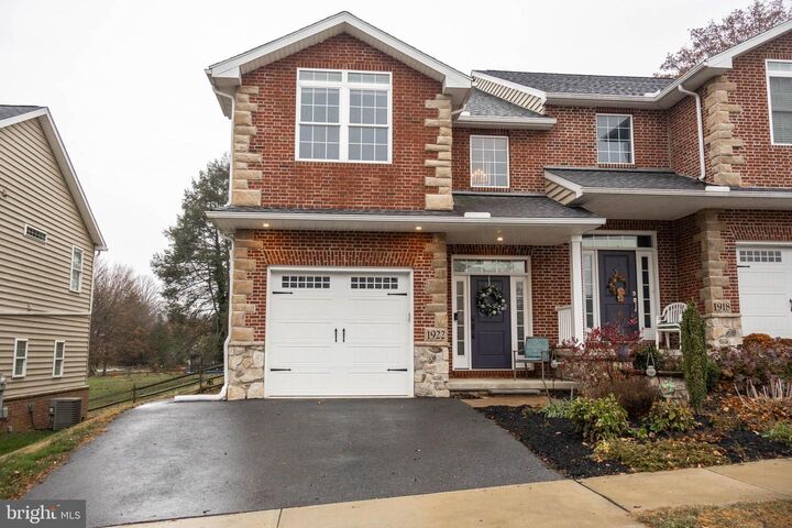 1922 Edington Place  Lancaster PA 17603 photo