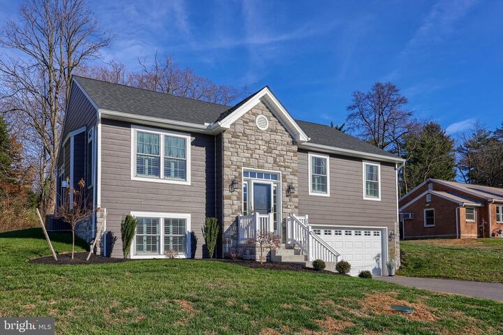 Property Photo: 2521 Edgewood Lane PA 17403