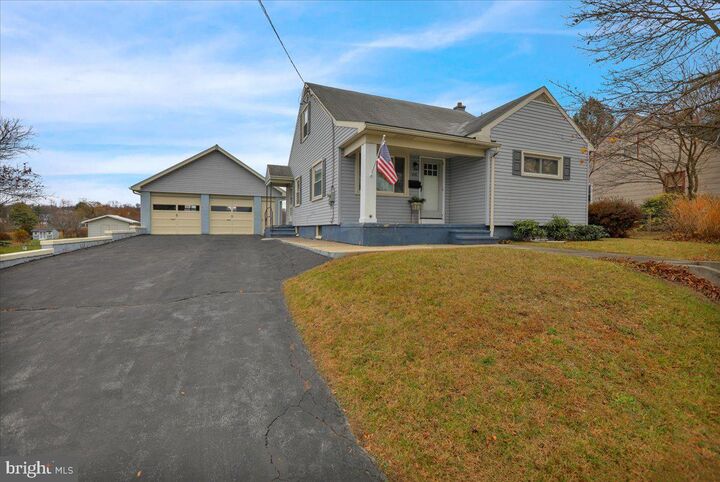 Property Photo: 435 E Canal Street PA 17046