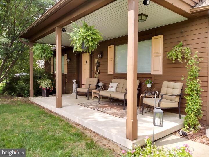 Property Photo: 622 Shelley Court PA 17543