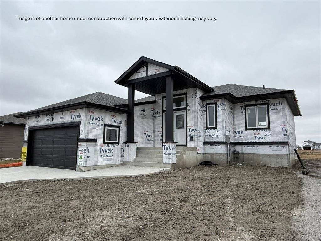 Property Photo: 24 Parkrose Place MB R5A 0B5