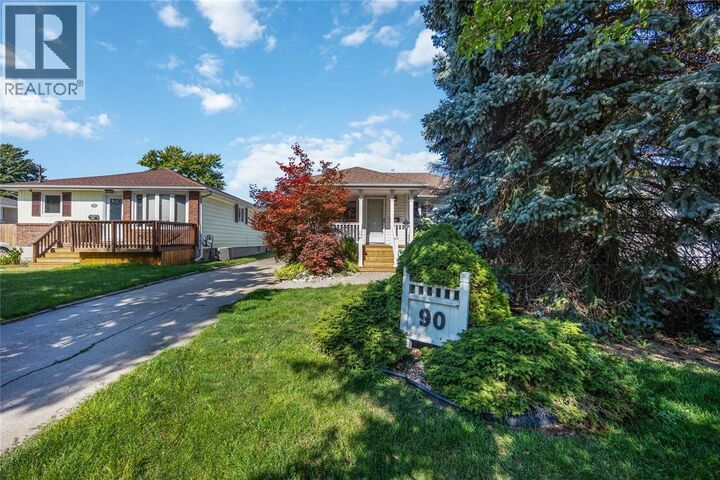 Photo de la propriété:  90 Mayfair Drive  ON N7S 1K9 