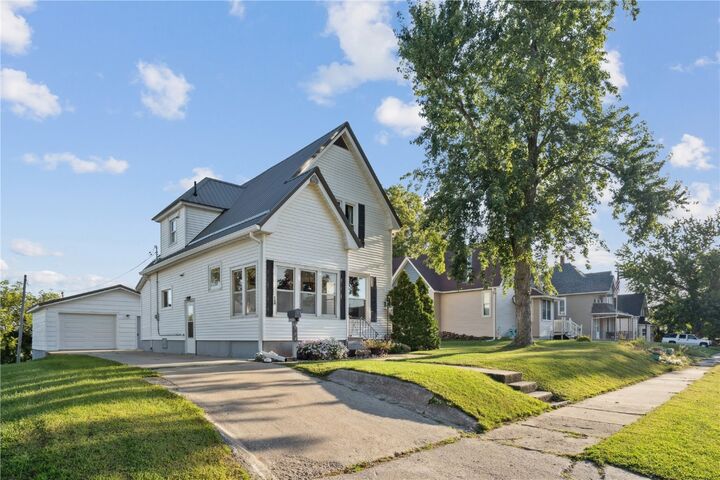 Property Photo:  504 17th Street  IA 52208 