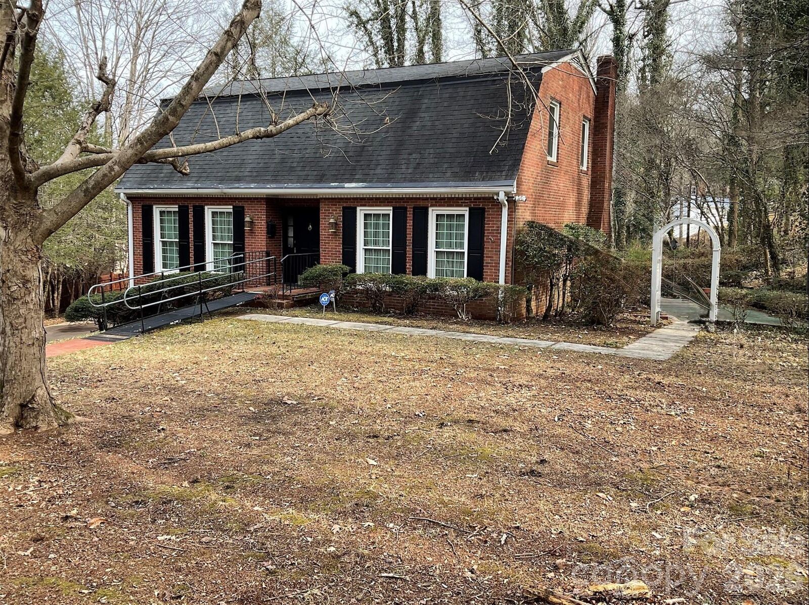 Property Photo: 822 Westminster Circle SW NC 28645