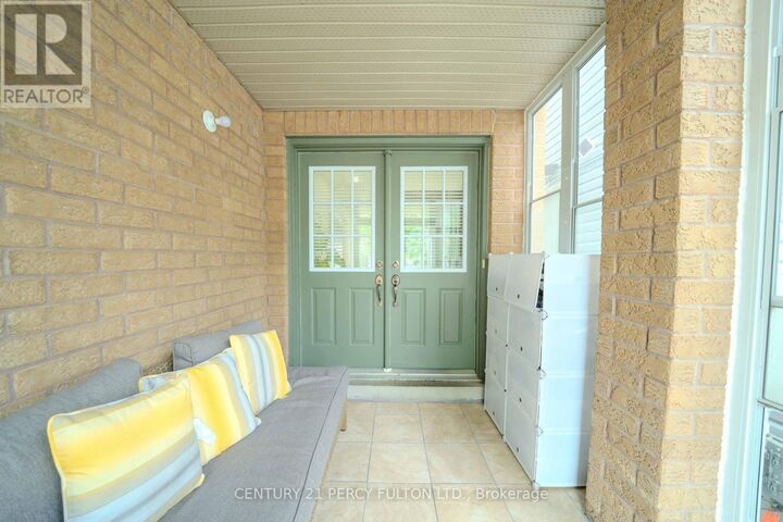 Property Photo:  157 Billingsley Crescent  ON L3S 4P3 