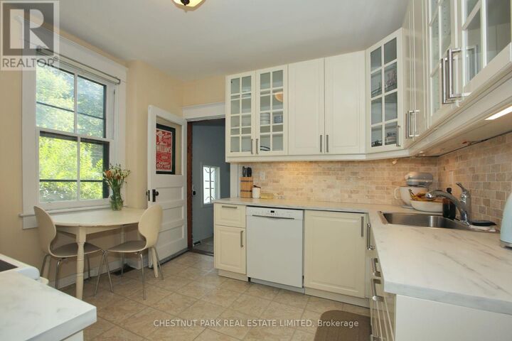 Property Photo: 151 Marlborough Place ON M5R 3J5