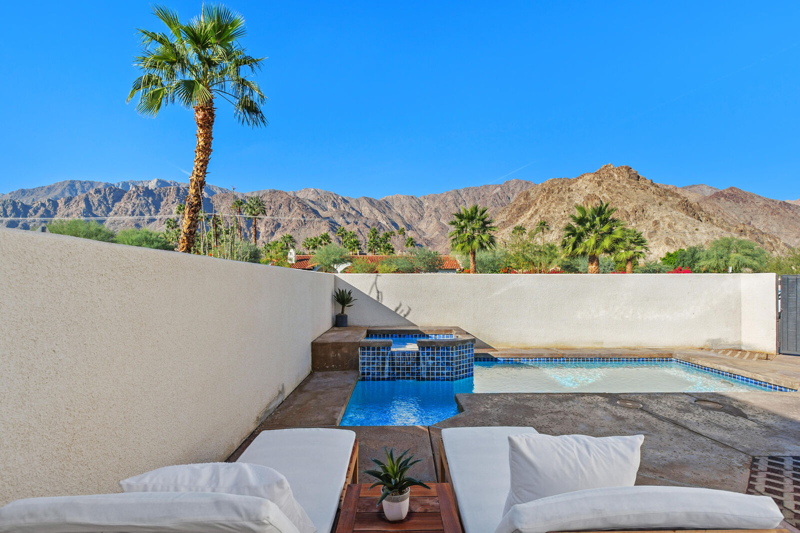 Property Photo: 51220 Avenida Carranza CA 92253