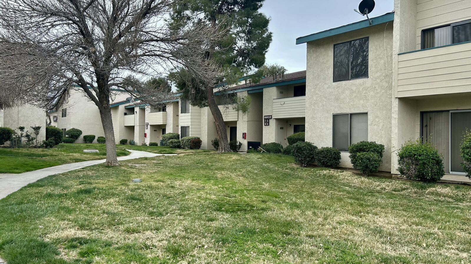 Property Photo:  44418 E 15th Street 2  CA 93535 