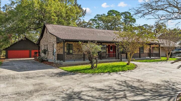 6214 Bayou Boulevard  Baytown TX 77521 photo