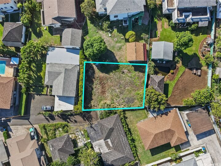 Property Photo: 2002 Hunnewell Street L HI 96822