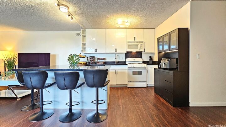 Property Photo: 2215 Aloha Drive Dh405 HI 96815
