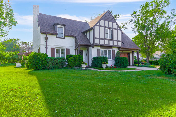 Property Photo:  1 Park Circle  MO 65265 