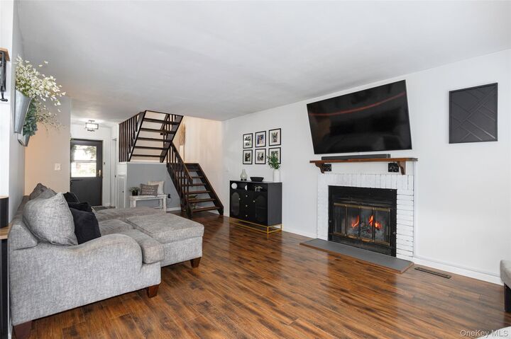 Property Photo:  20 Amber Court  NY 12603 