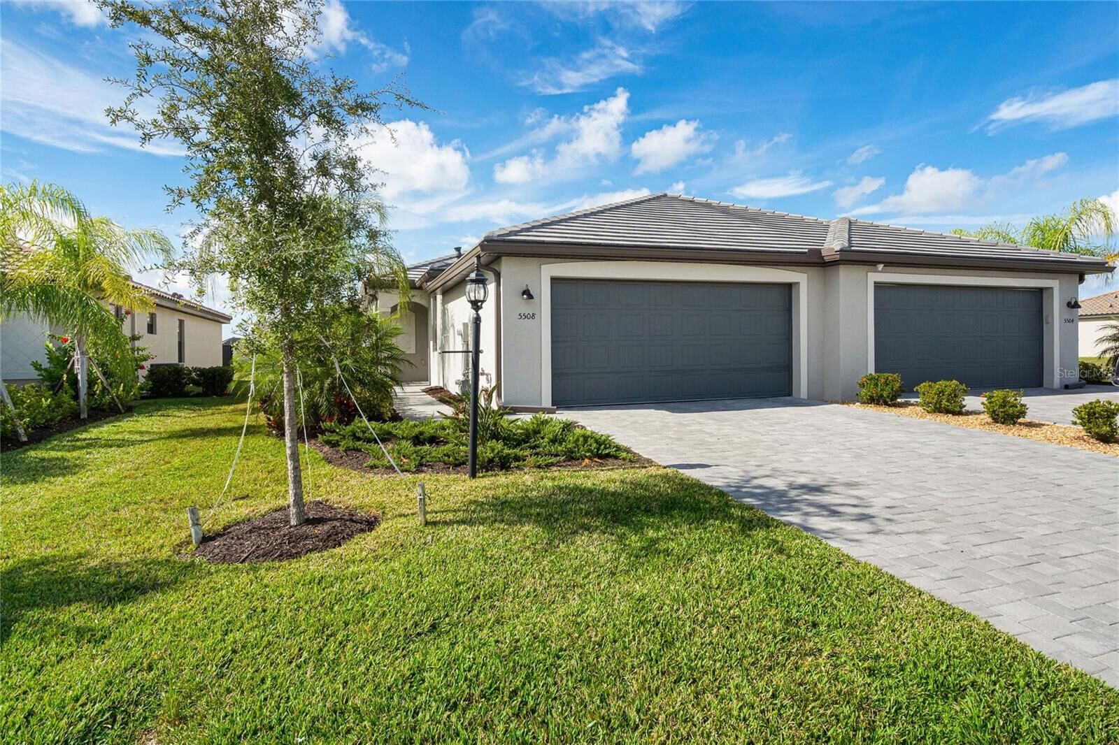 Property Photo: 5508 Sapphire Stone Cove FL 34211