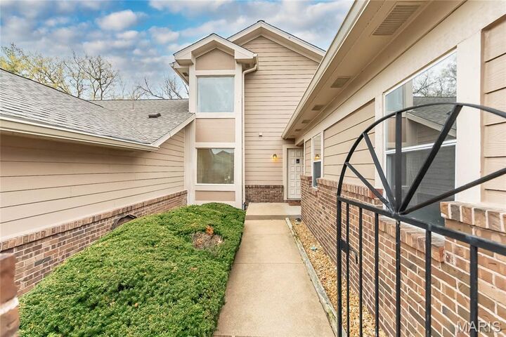 Property Photo: 1048 King Henry Court MO 63146