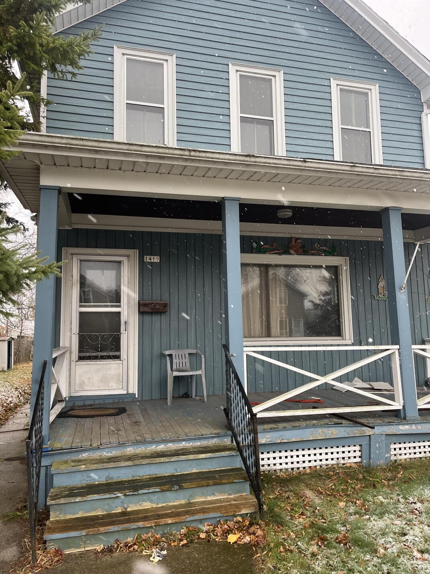 Property Photo: 1419 Jefferson Ave WI 53081