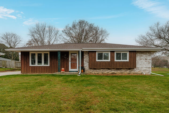 Property Photo: 1023 Knollwood Dr WI 53080