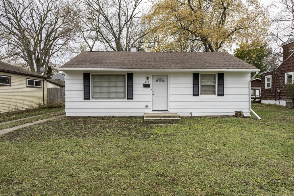 Property Photo: 922 Landon Avenue IL 60096