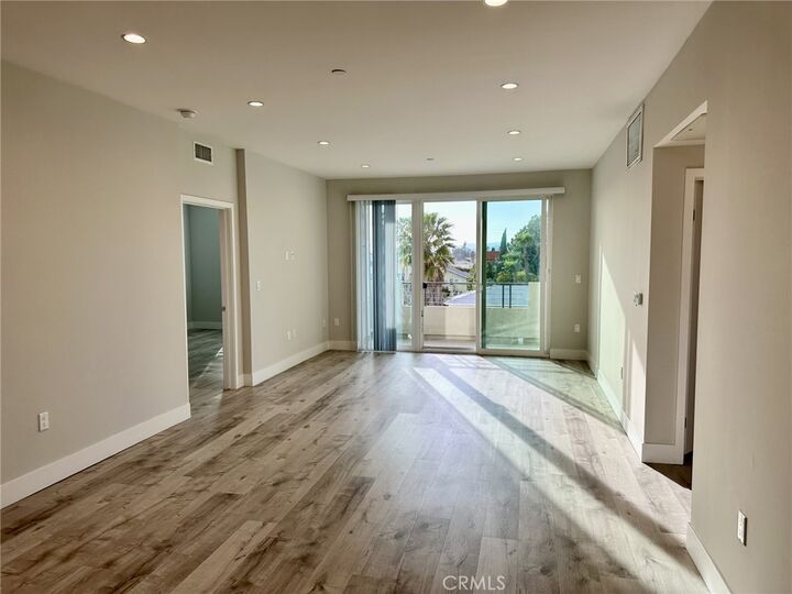 Property Photo:  5820 La Mirada Avenue 403  CA 90038 