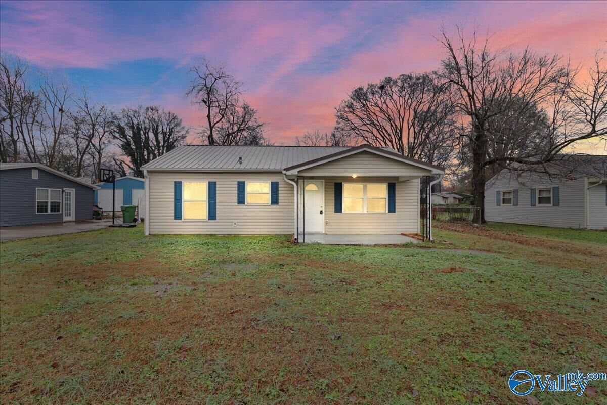 Property Photo:  1713 Oakwood Avenue NE  AL 35811 