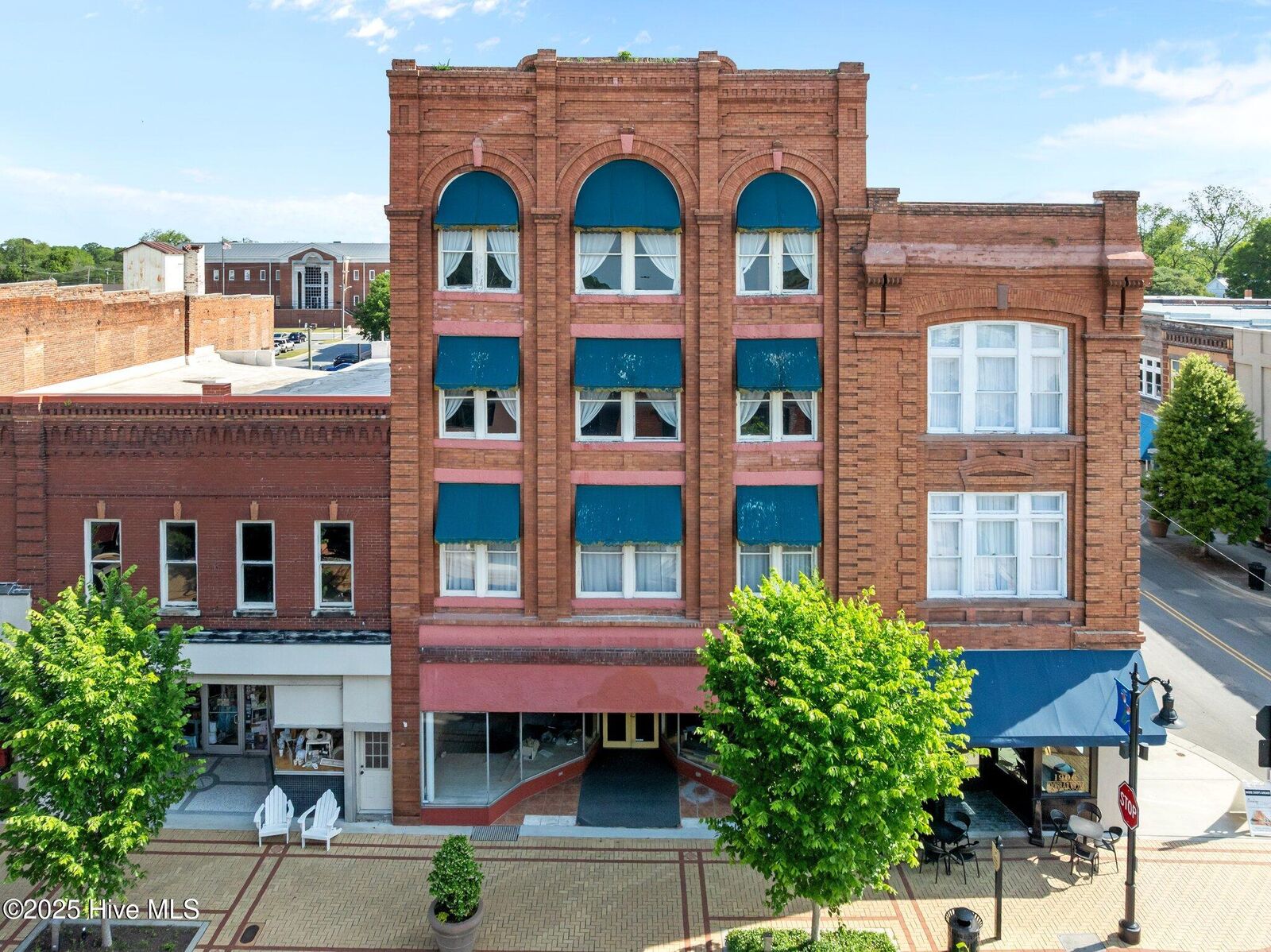 Property Photo:  106 W Main Street  NC 27889 