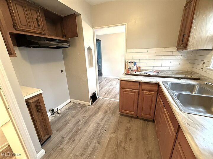 Property Photo:  14914 Kingsford Avenue  OH 44128 