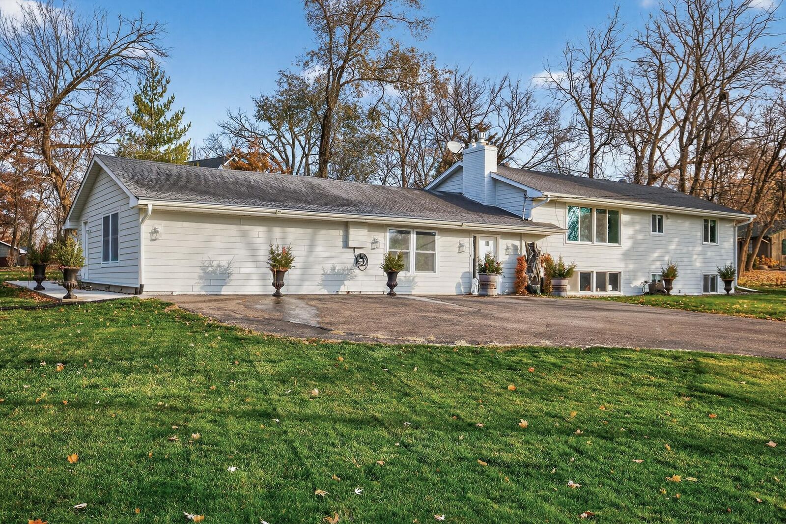 Property Photo:  201 Townes Lane  MN 55391 