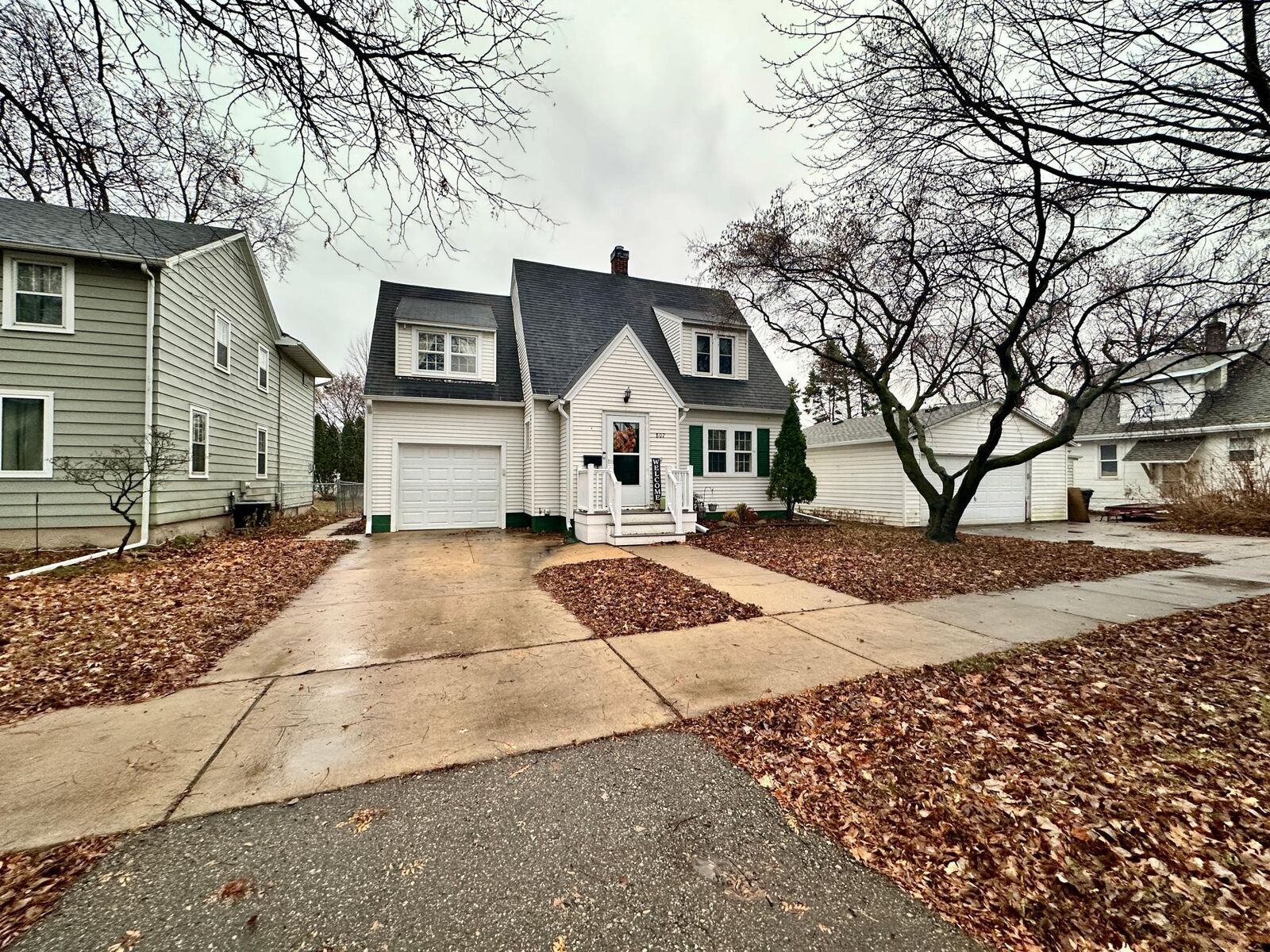 Property Photo:  807 6th Avenue SW  MN 55912 