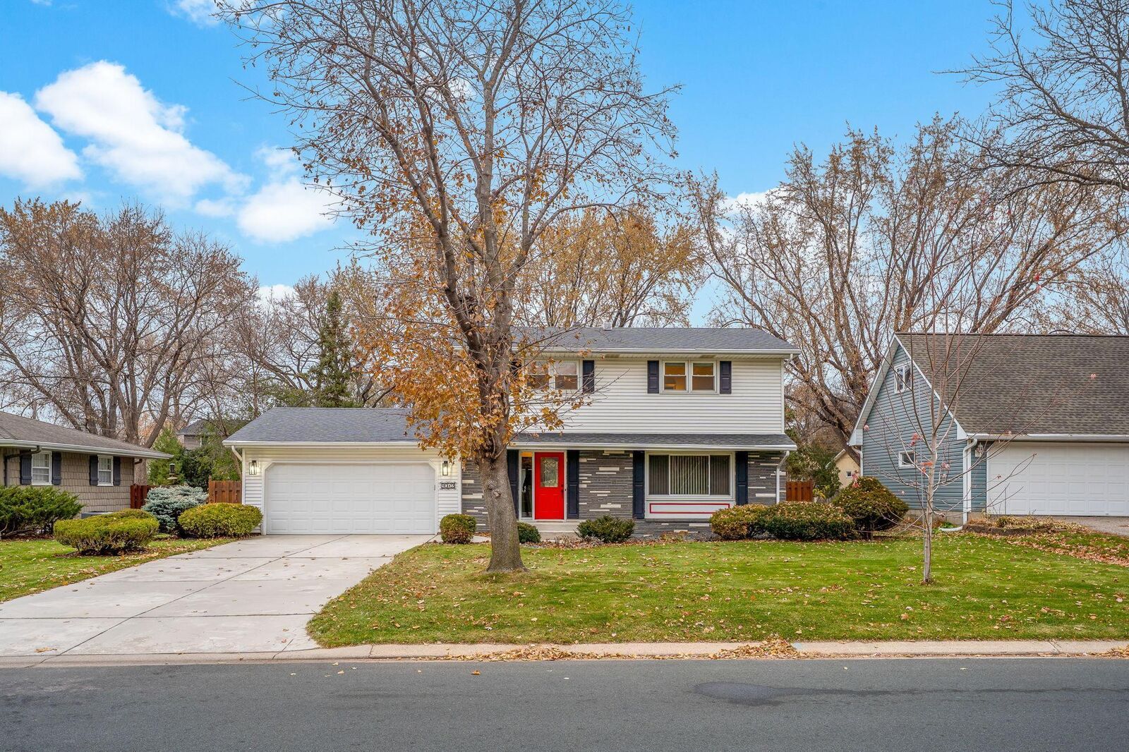 Property Photo:  9012 47 1/2 Avenue N  MN 55428 