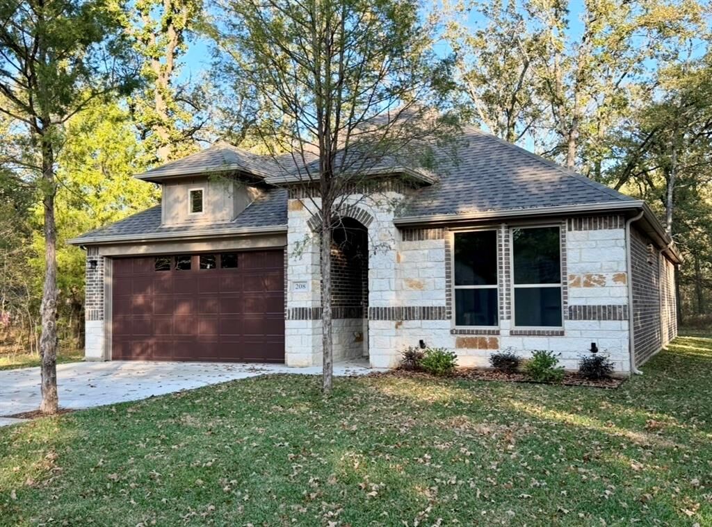 Property Photo: 208 Driftwood Drive TX 75163