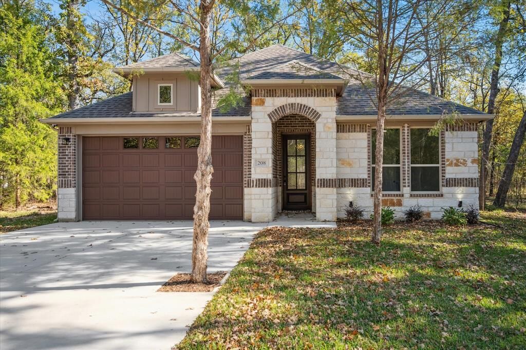 Property Photo: 208 Driftwood Drive TX 75163