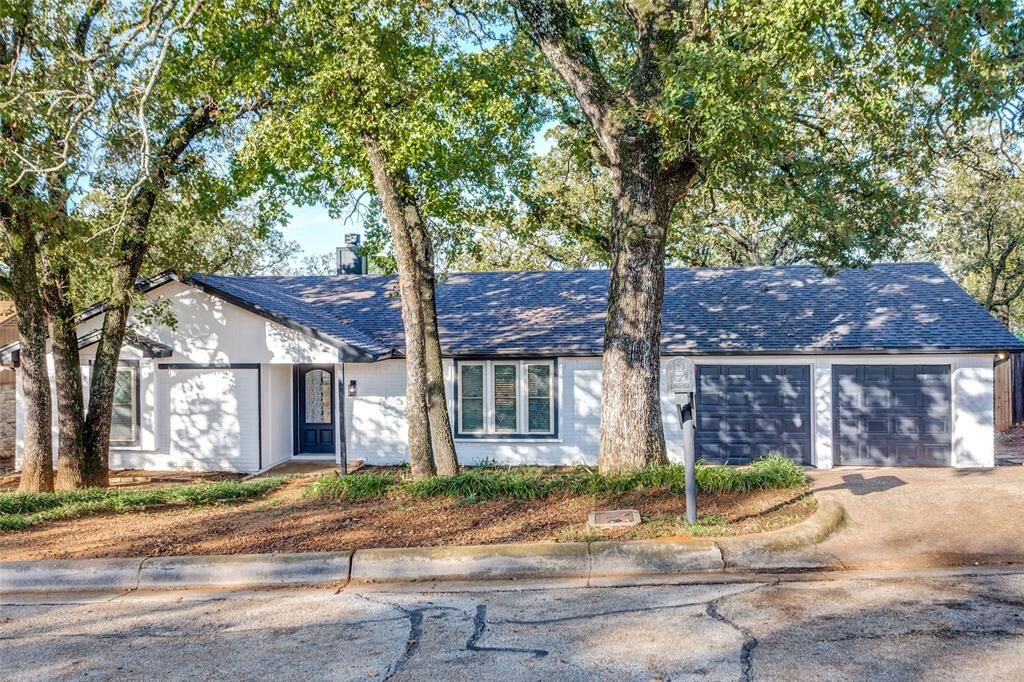 Property Photo:  1420 Meadow Lane Terrace  TX 76112 