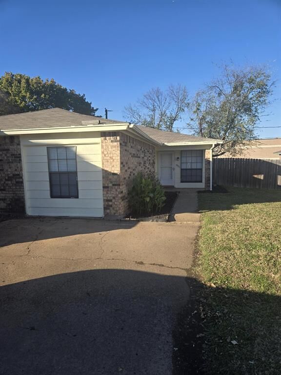Property Photo:  352 Spring Branch Lane  TX 76060 