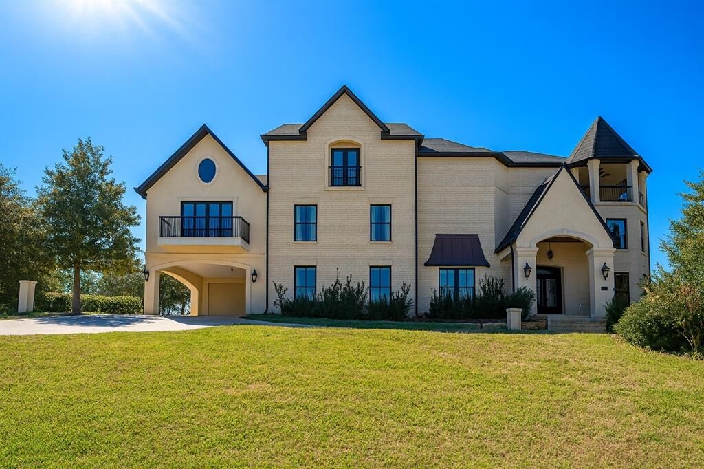 Property Photo:  2422 Creekwood Drive  TX 75104 