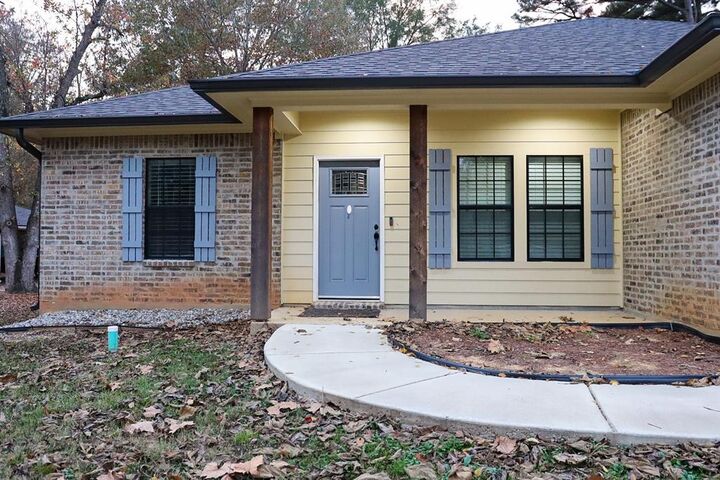 Property Photo:  901 Lee Street  LA 71006 