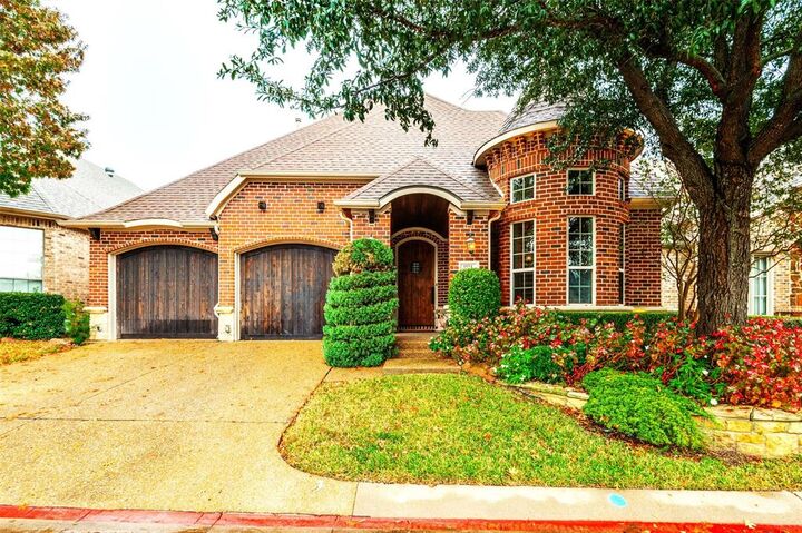 Property Photo: 1854 Masters Drive TX 75115