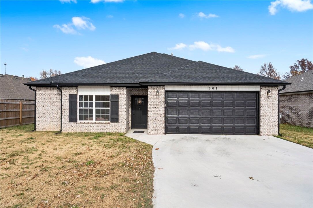 Property Photo: 601 E Lake Francis Drive AR 72761