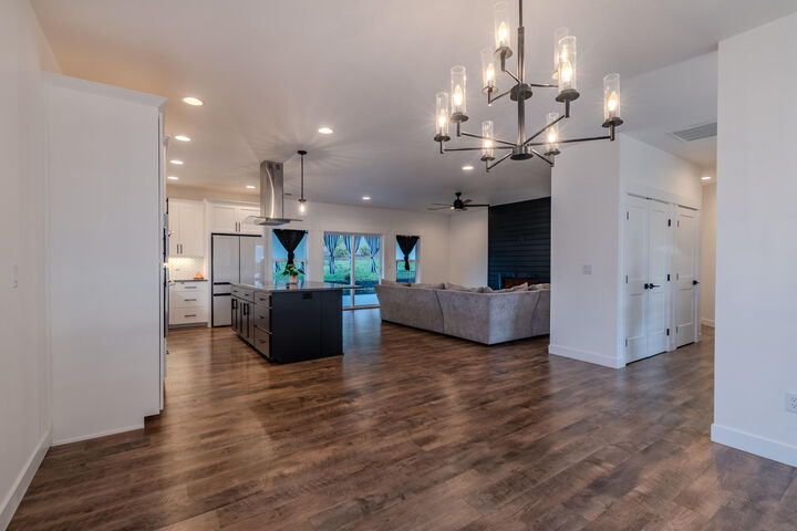 Property Photo:  531 W La Strada Circle  OR 97504 