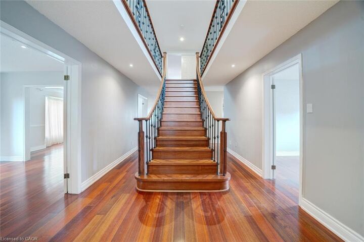 Property Photo:  102 Crawford Rose Drive  ON L4G 4R9 