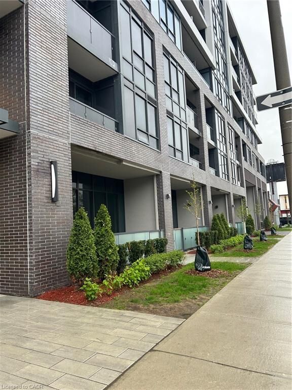 Property Photo: 415 Main Street W 712 ON L8P 0C9