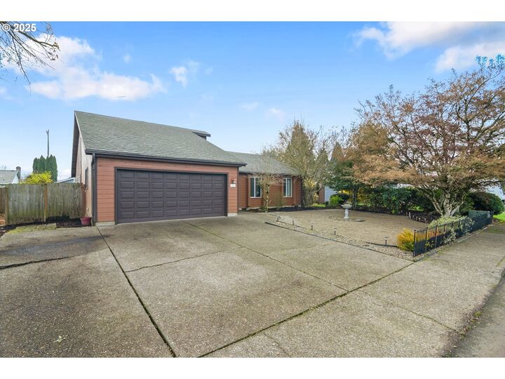 Property Photo:  325 SW 12th Ave  OR 97013 