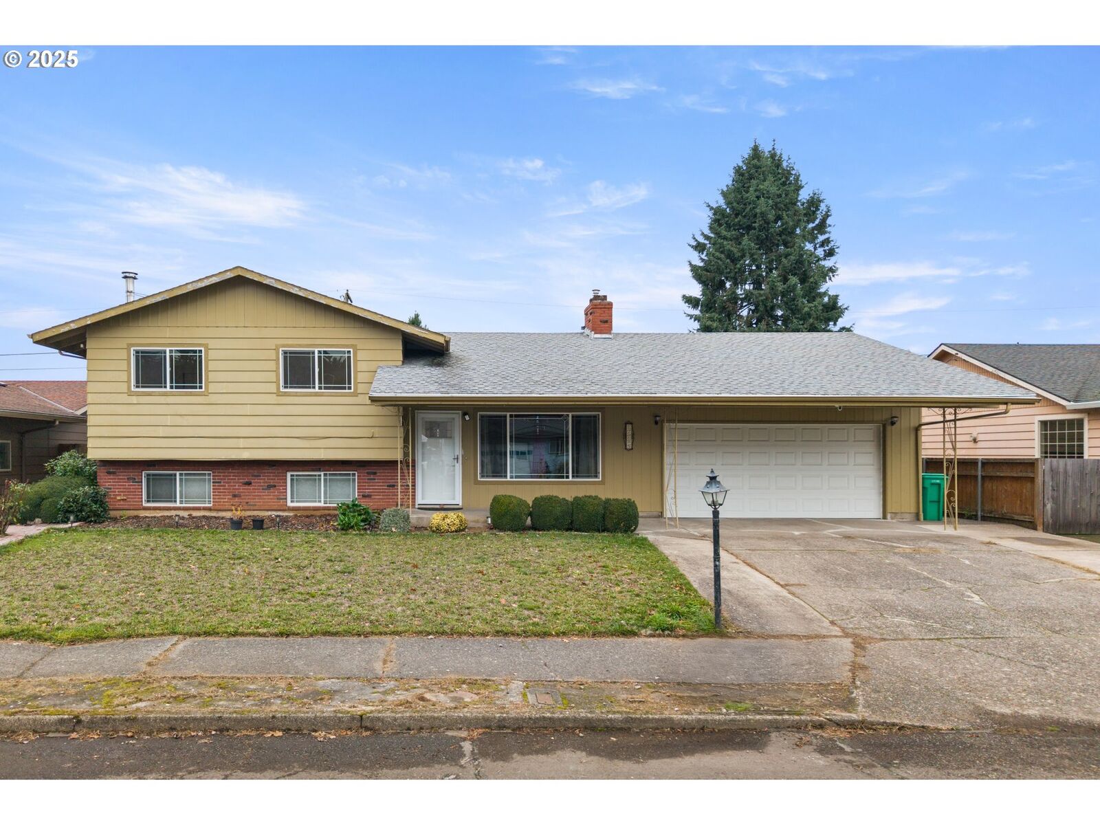 Property Photo:  17705 NE Multnomah Dr  OR 97230 