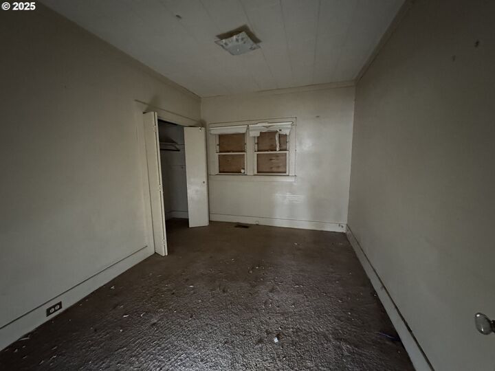 Property Photo:  260 SE 20th St  OR 97301 