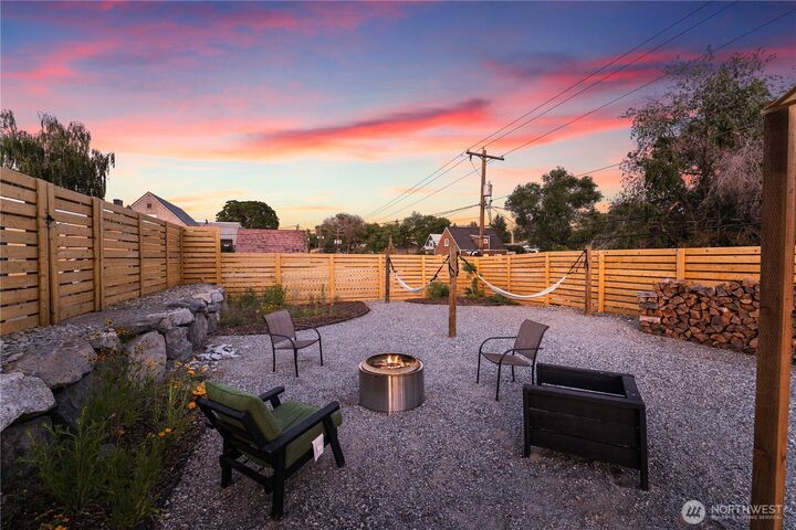 Property Photo: 704 E Woodin Avenue WA 98816