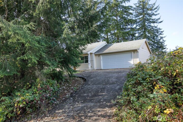 Property Photo:  423  Evergreen Lane  WA 98520 