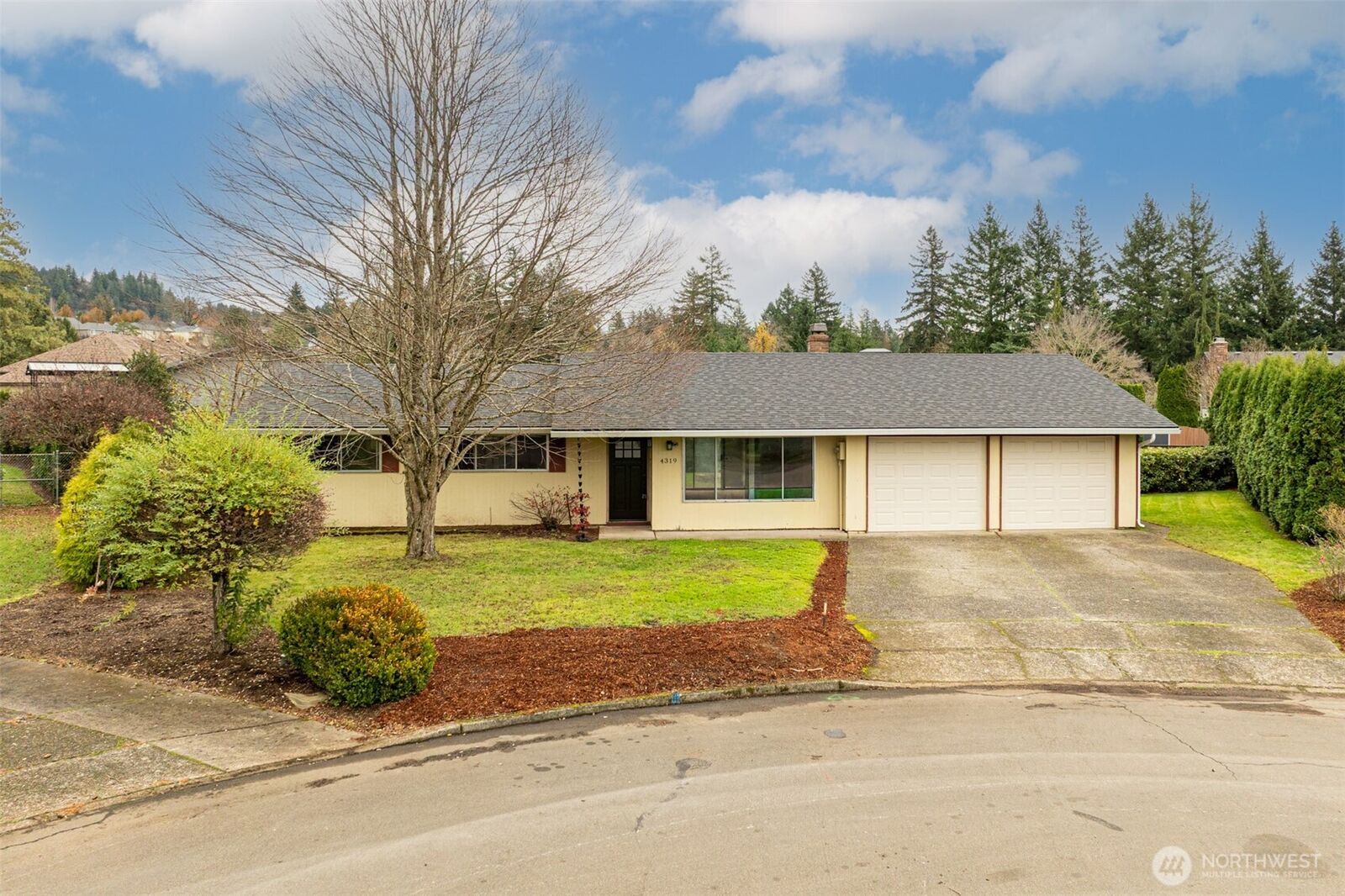 Property Photo:  4319  F Circle  WA 98671 